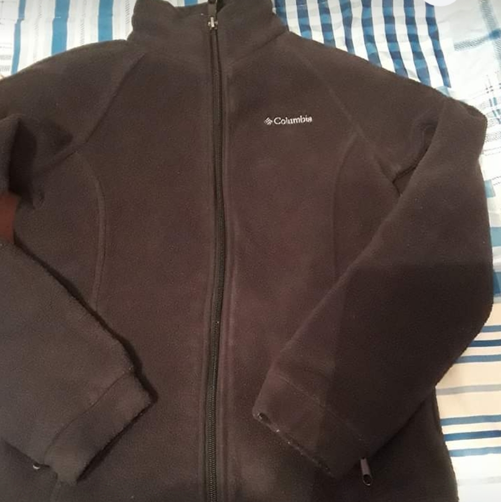 💚💜SOLD💜💛Boys black Columbia fleece